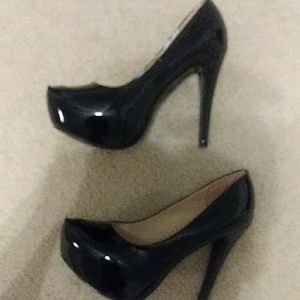Black Pumps